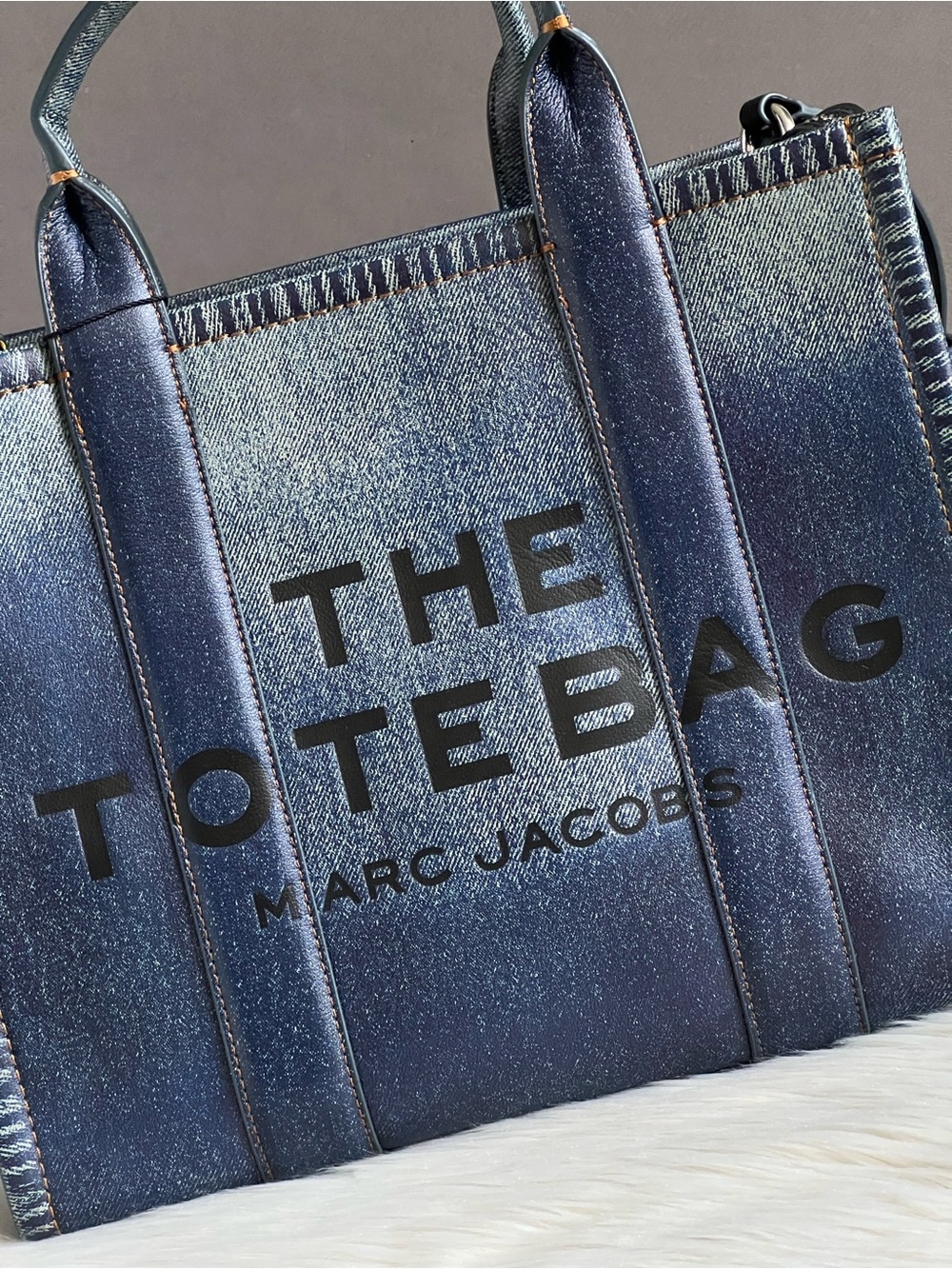 2F3HTT059H01 - Marc Jacobs The Denim-Printed Leather Medium Tote Bag - Picture 2 of 15